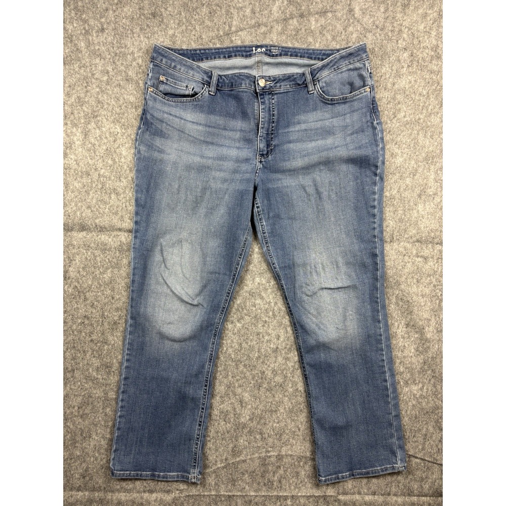 Lee Women's Jeans Regular Fit Straight Leg Mid Rise Medium Blue Wash Size 20M
